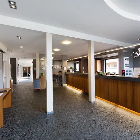 River Hotel
