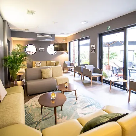 Hotel River 4*