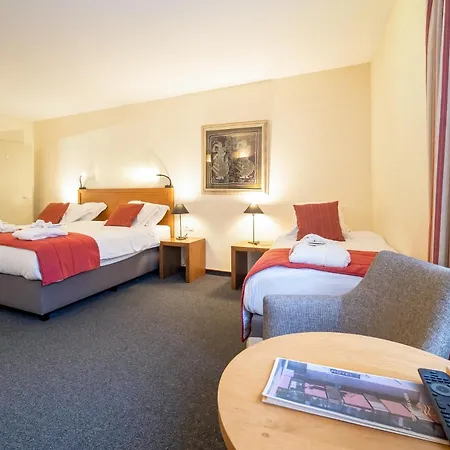 River Hotel