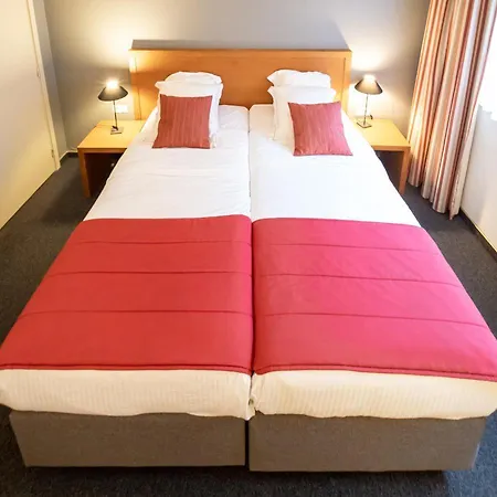 River Hotel