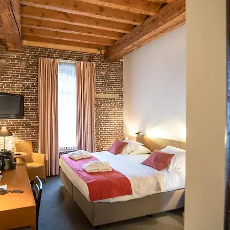 River Hotel 4*
