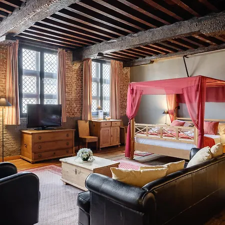 Hotel River 4*