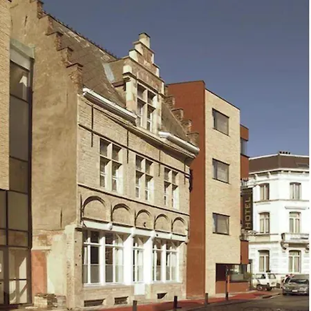 River Hotel 4*
