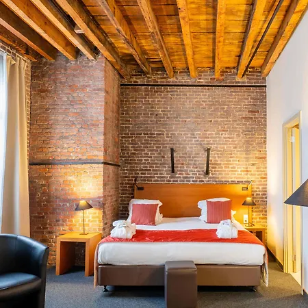 River Hotel 4*