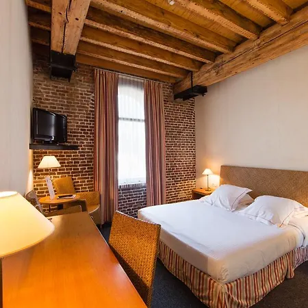 Hotel River 4*