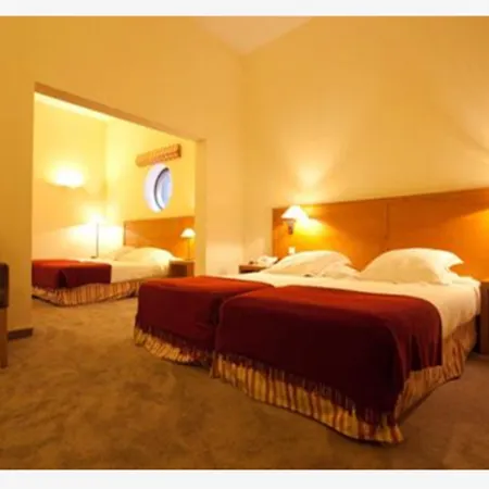 River Hotel