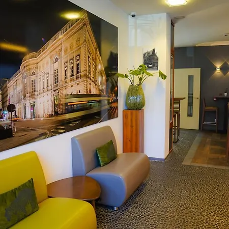 Hotel River 4*