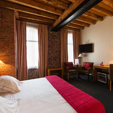 River Hotel