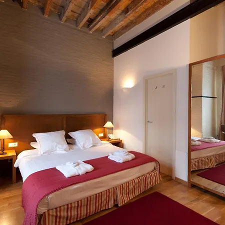Hotel River 4*