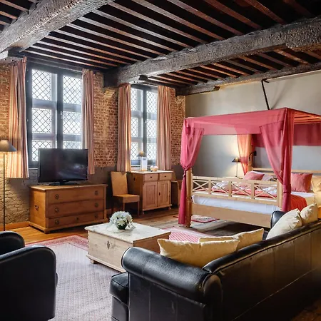 Hotel River 4*