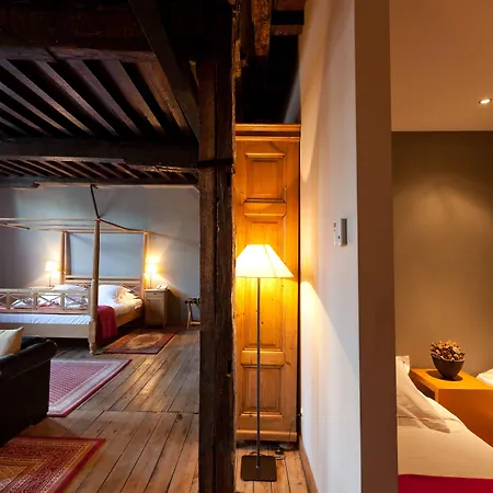 River Hotel