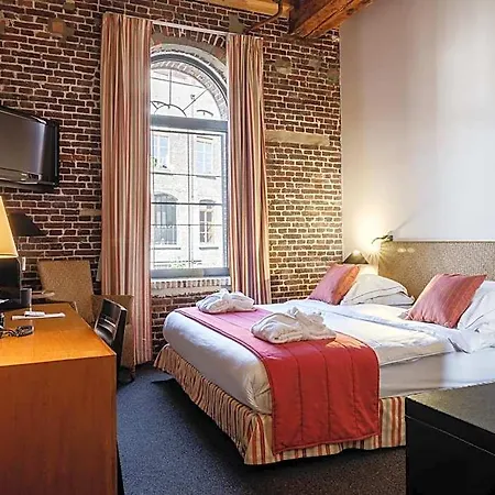River Hotel 4*