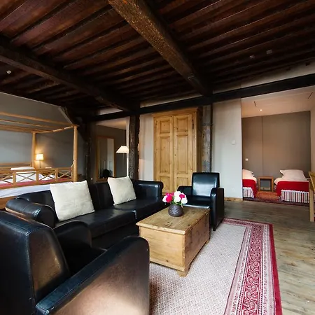 River Hotel