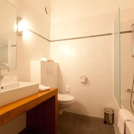 Hotel River 4*