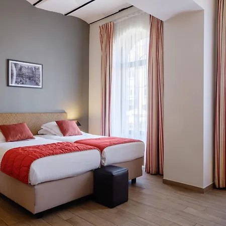 River Hotel 4*